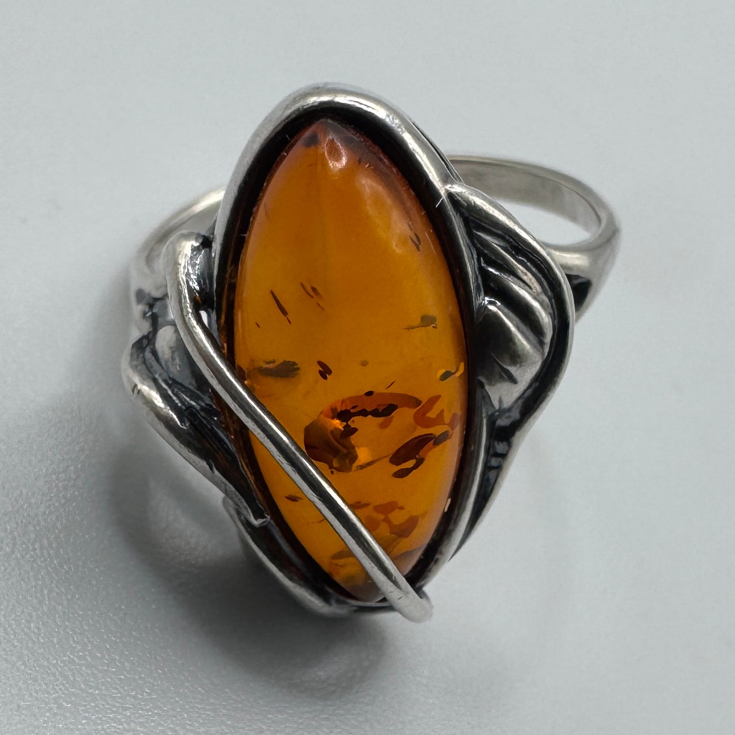 Bague en argent et ambre