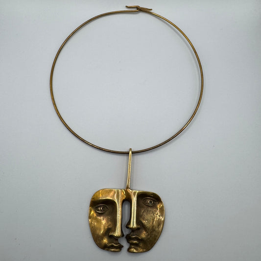 Collier d’artiste par René Berthet - « pendentif aux deux visages » - épreuve d’artiste en bronze