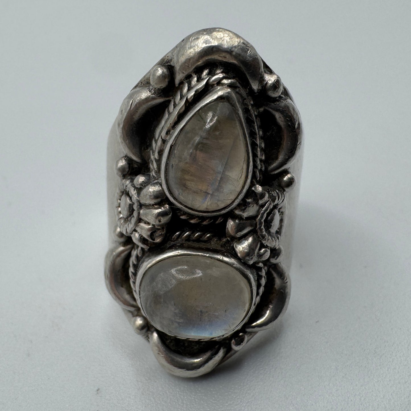 Grosse Bague en argent et pierres de Lune