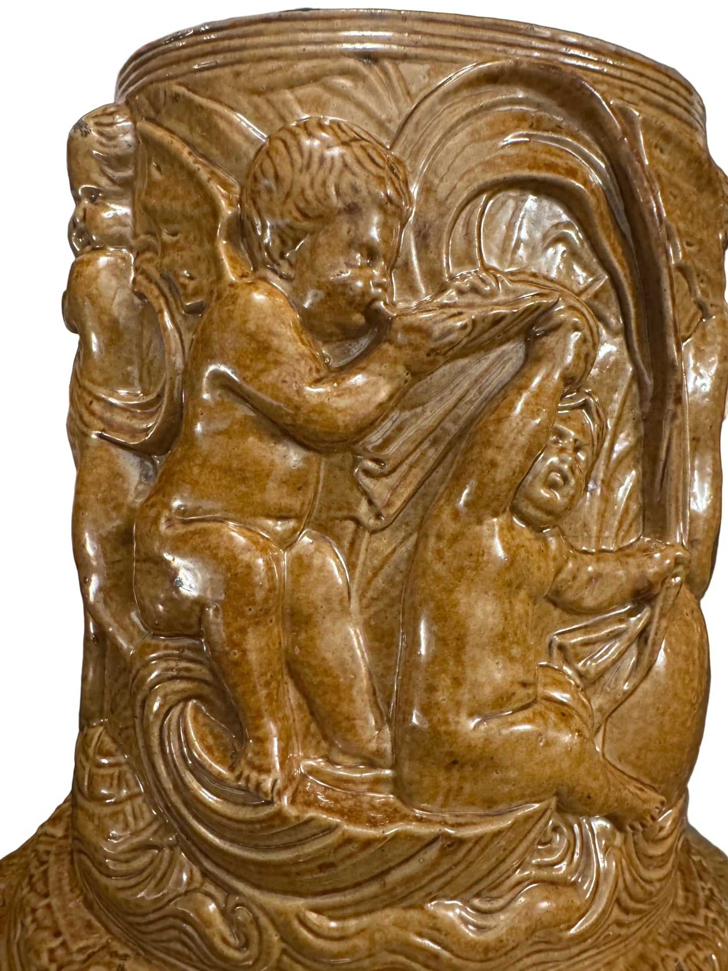 Superbe pot XIXe « angelots chevauchant un dauphin » - grès vernissé