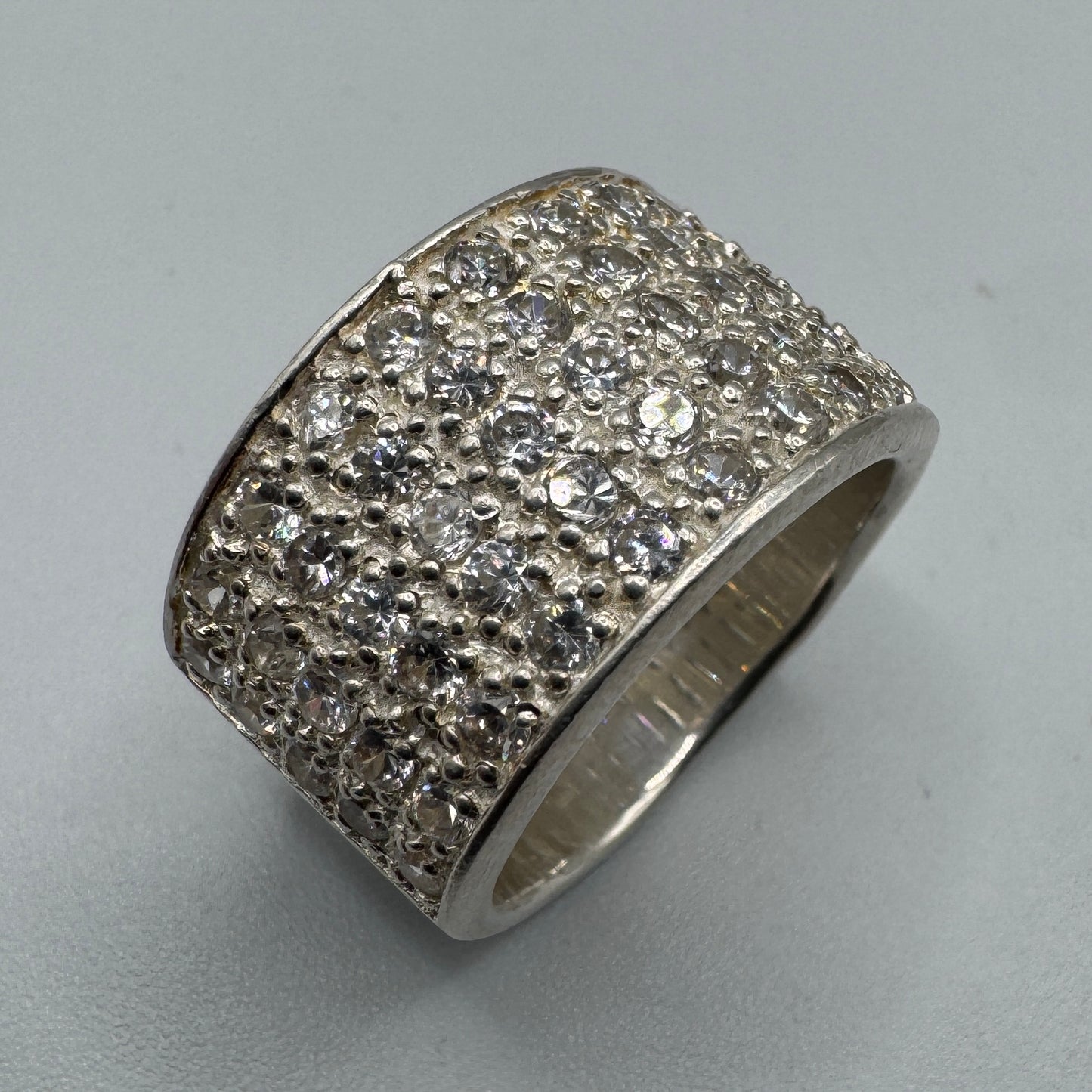 Grosse bague en argent et brillants