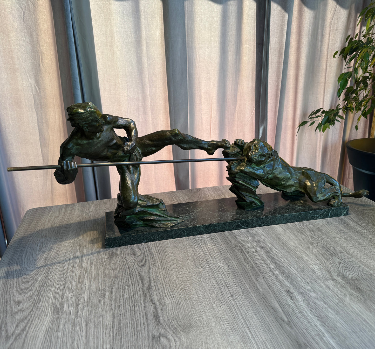 Sculpture en bronze Art Deco - « chasse au Lion » par P. Berjean