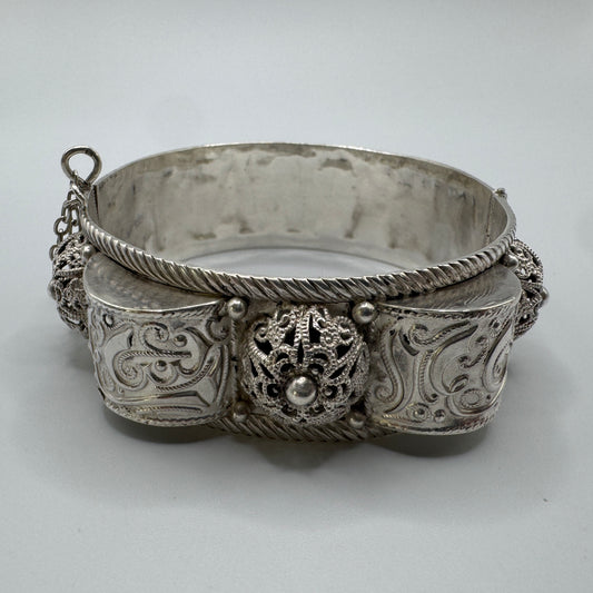 Bracelet ancien en argent à décor ciselé- Berbère