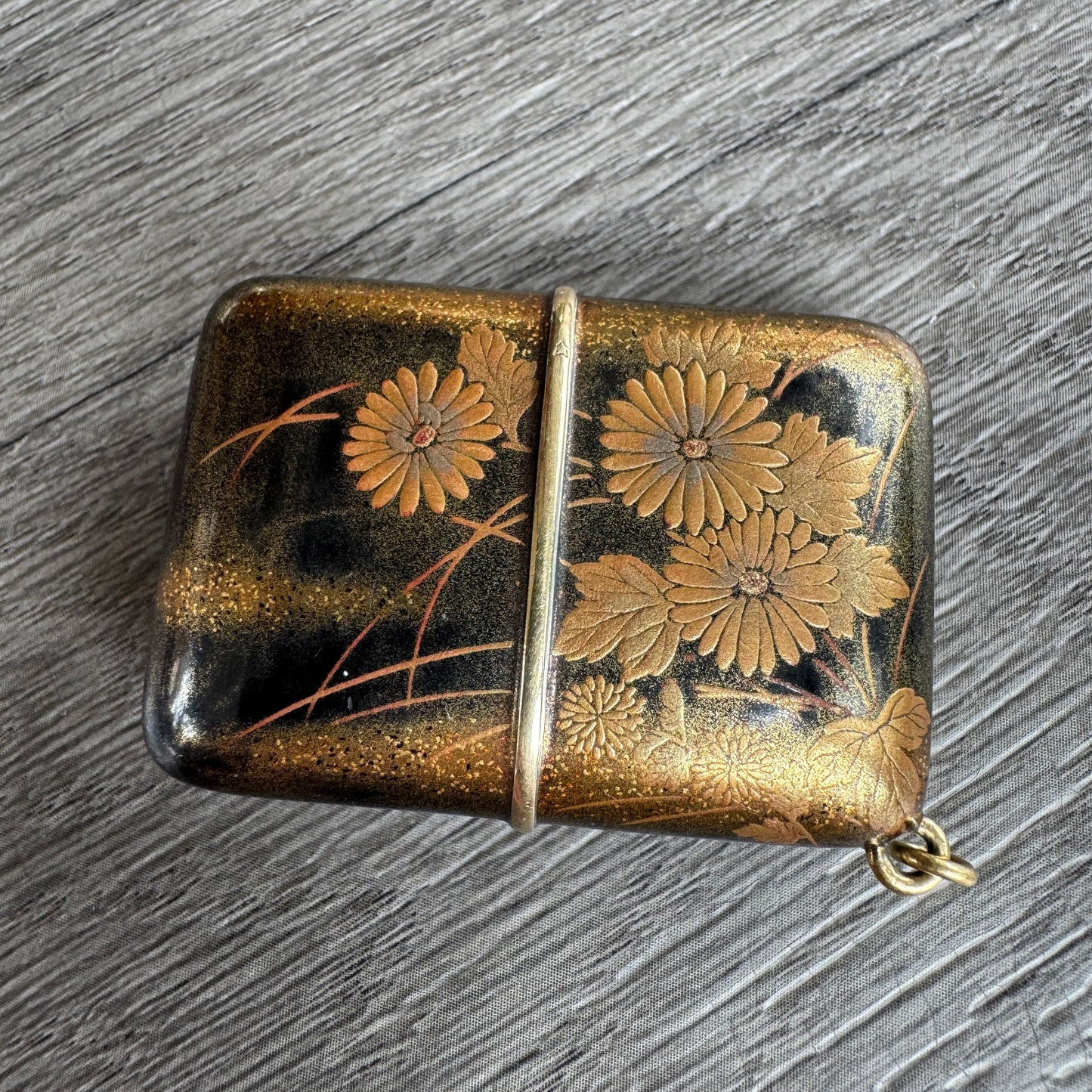 exceptionnelle montre ERMETO MOVADO pour DUNHILL - NAMIKI laque Maki-e décor aux Chrysanthème - vers 1920