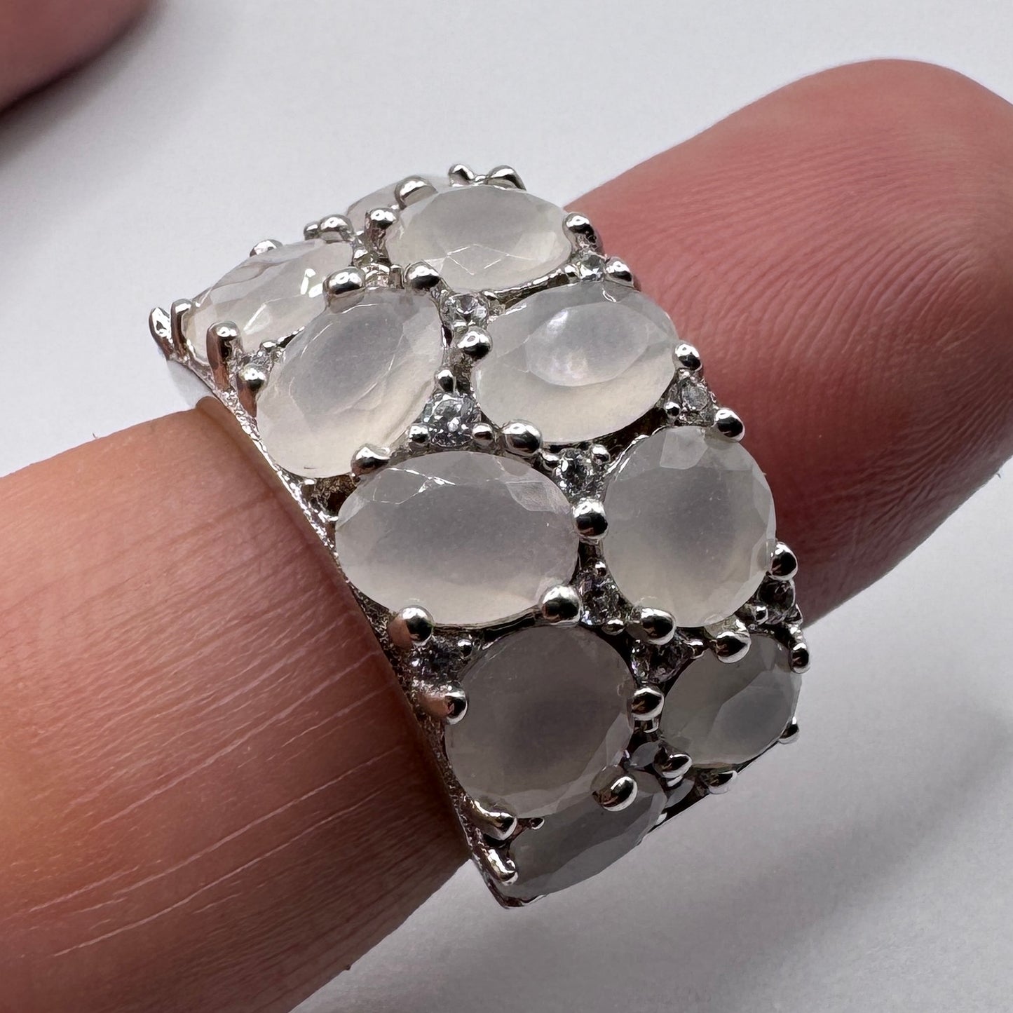 Grosse bague en argent massif et pierres