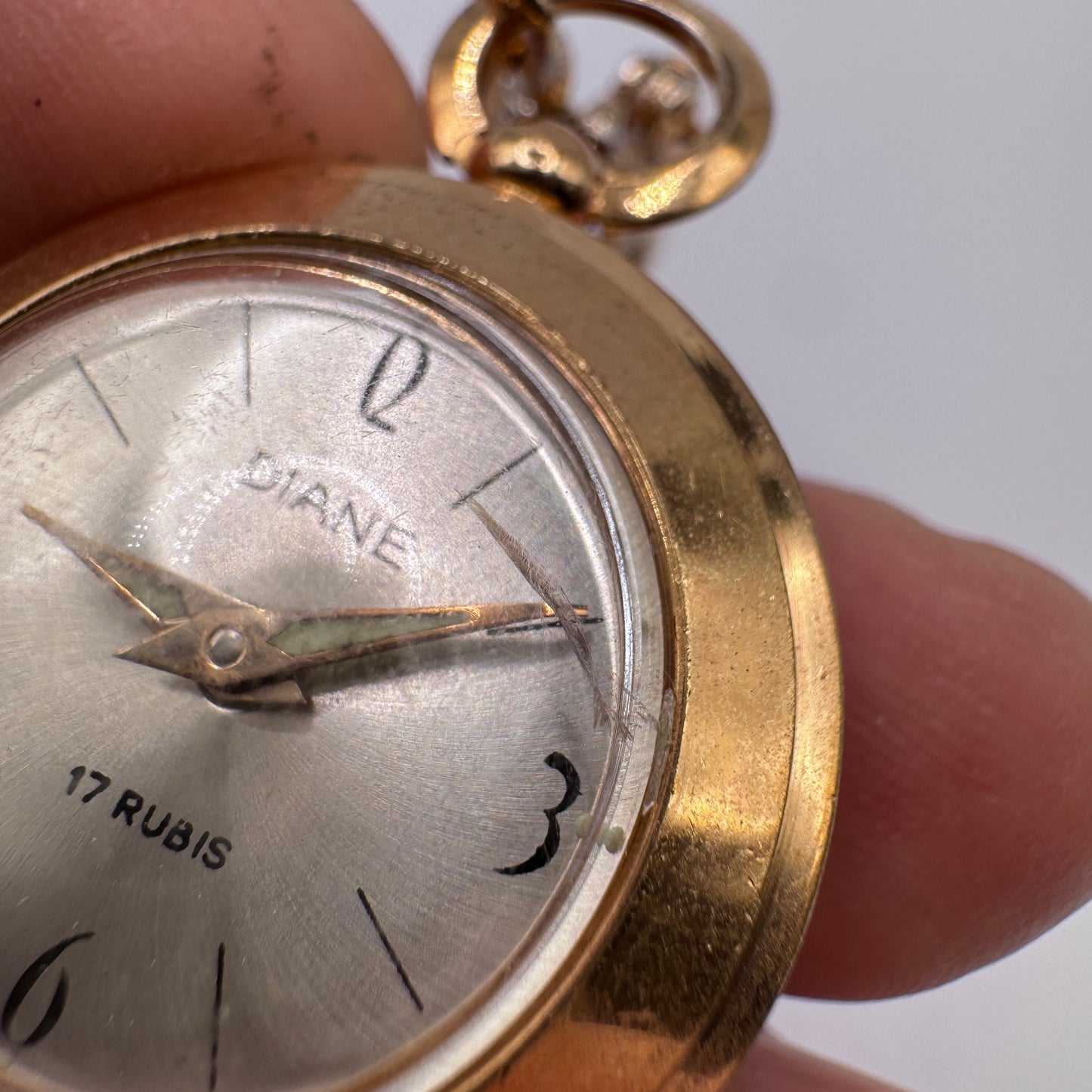 Montre mécanique ancienne boule DIANE