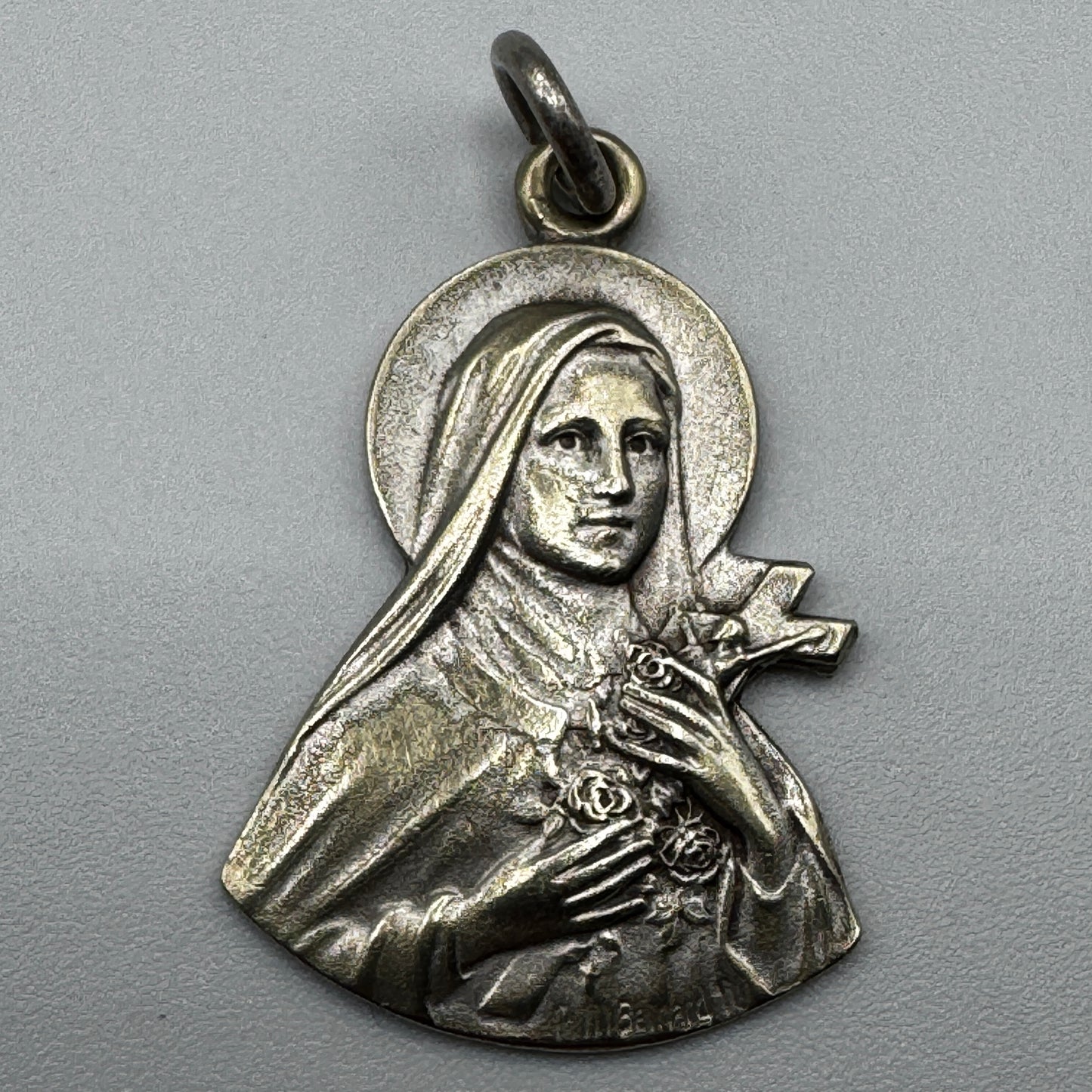 Médaille religieuse ancienne « Sainte Thérèse »
