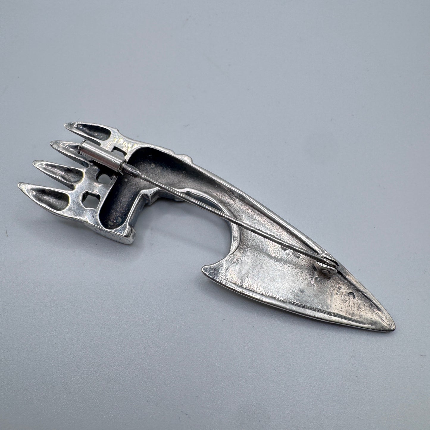 Rare Broche « hache Viking » en argent massif - bijou Musée du Louvre