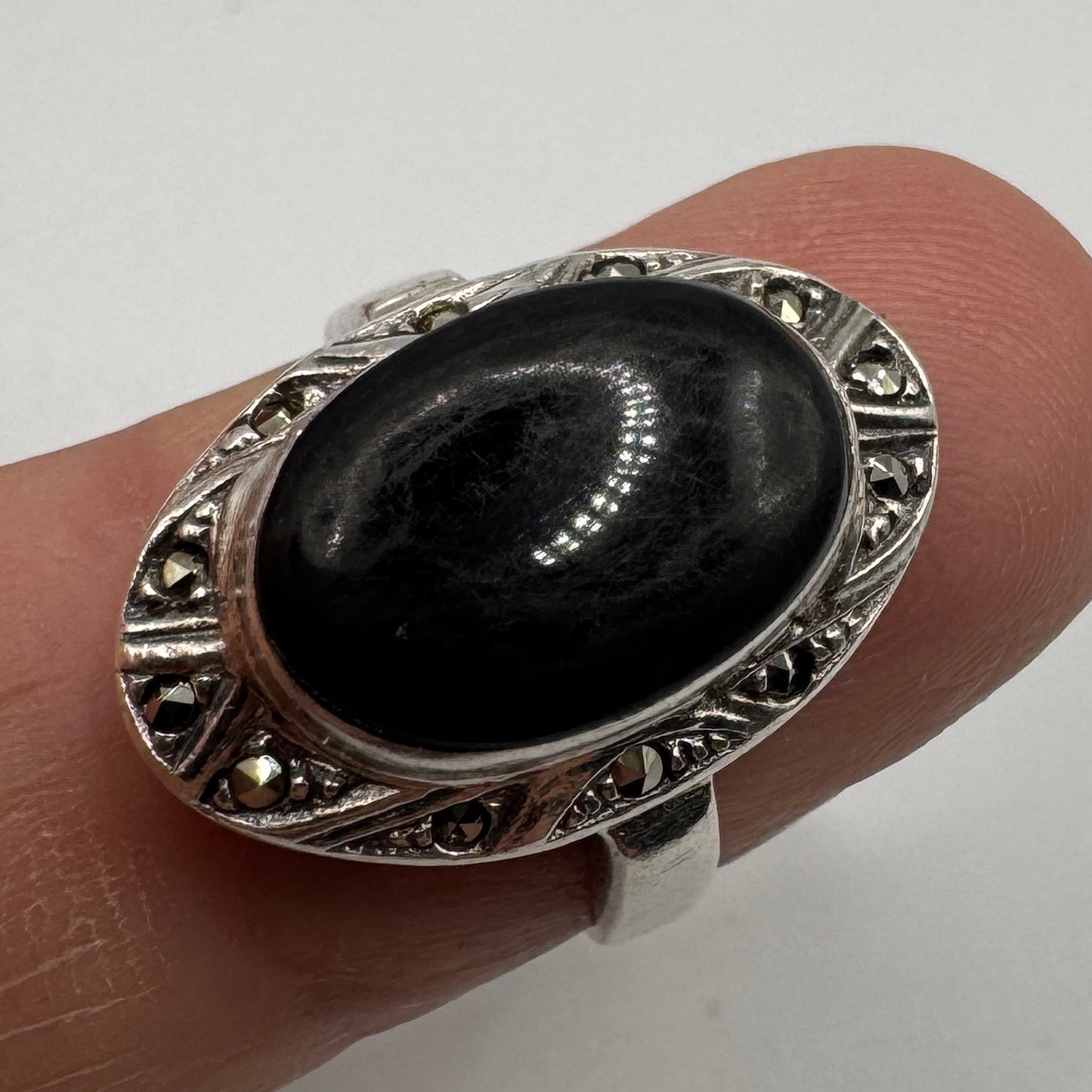 Bague en argent et jais