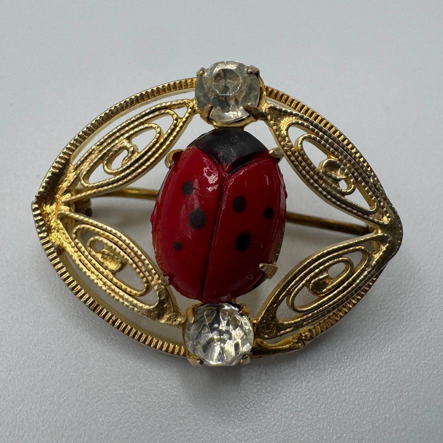 Broche ancienne coccinelle rouge - bijou porte-bonheur