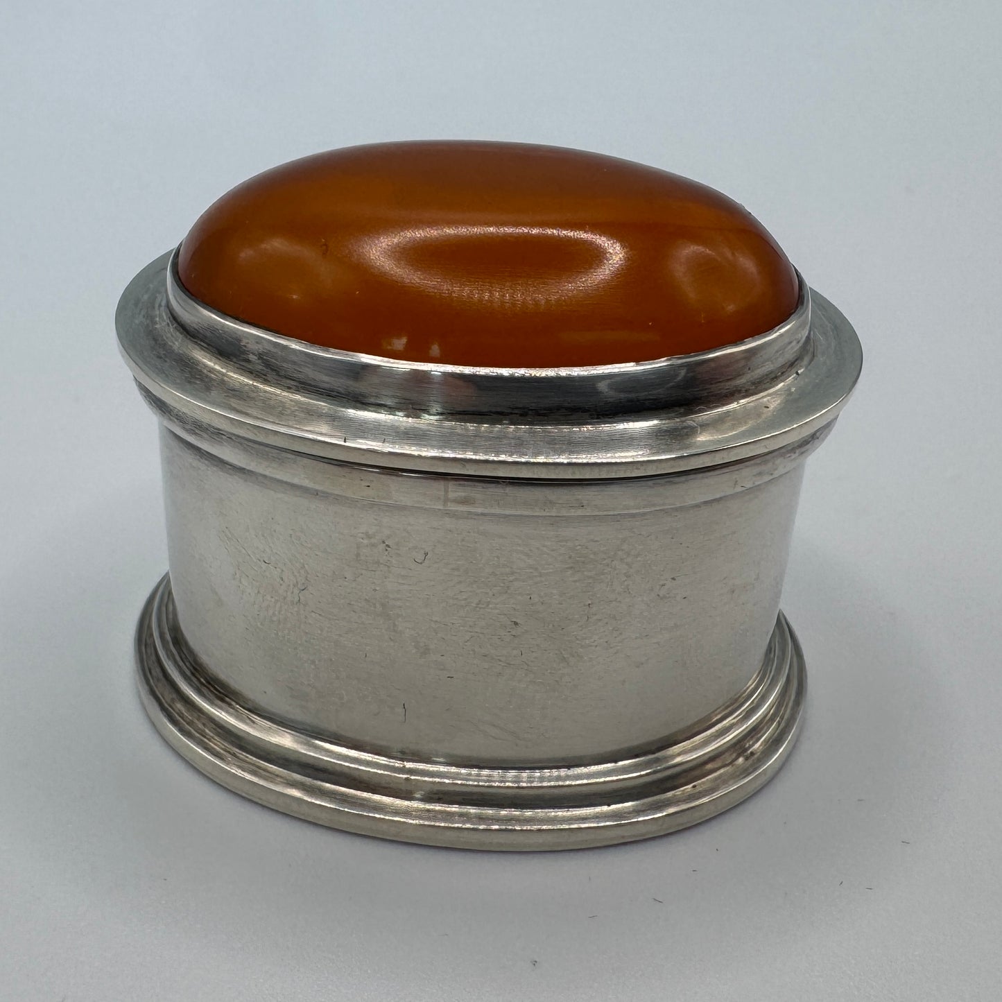 Superbe boîte pilulier en argent et ambre résine