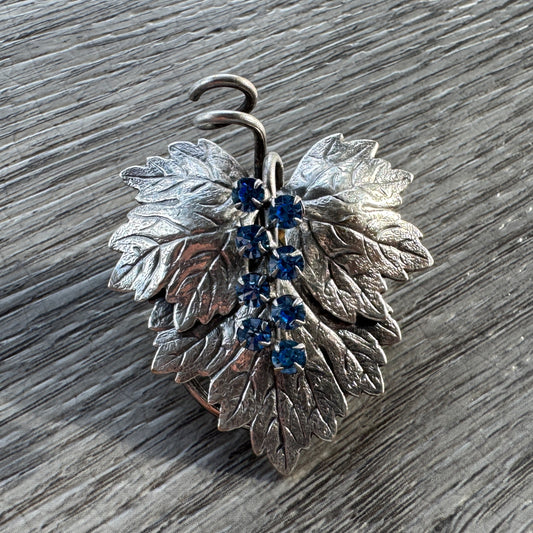 Broche ancienne « feuille de vigne » en métal argenté