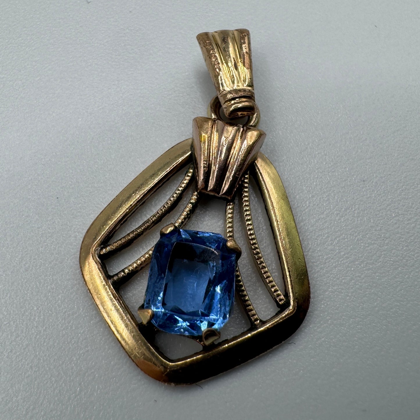 Petit Pendentif ancien Art Deco - plaqué or