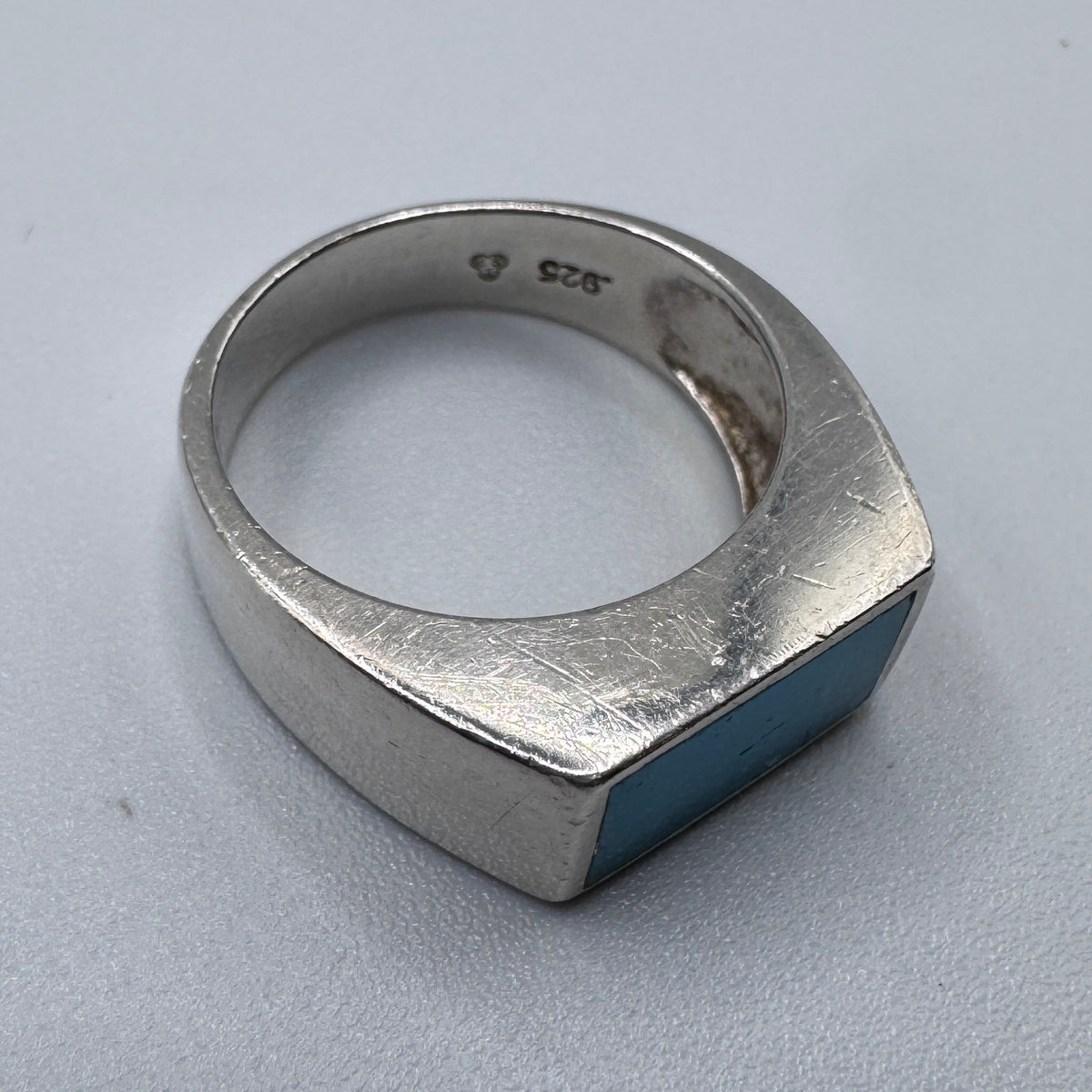 Jolie bague en argent et verroterie