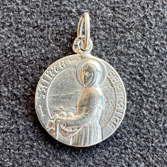 Médaille religieuse ancienne en argent « Sainte Germaine »