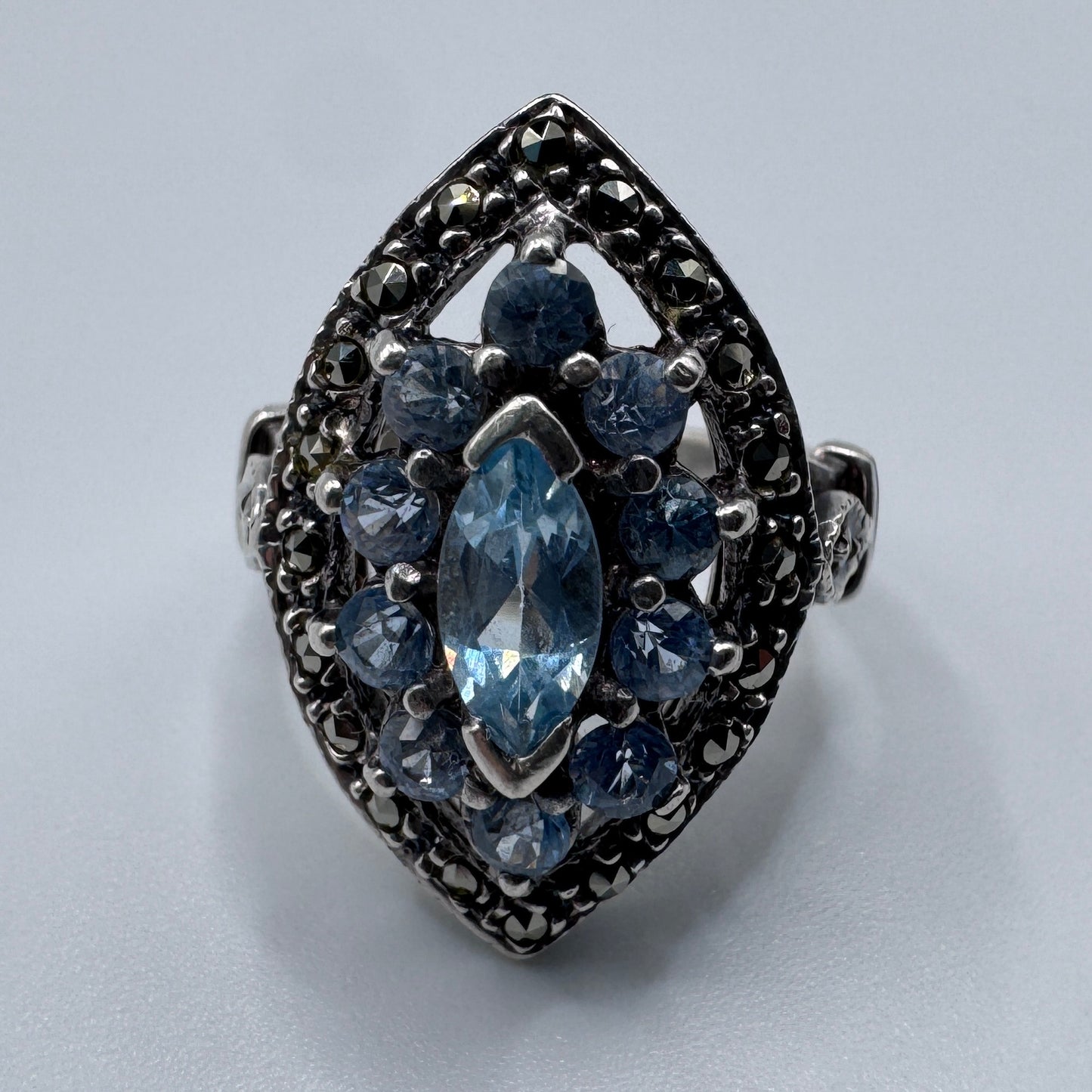 Superbe Bague en argent massif et aigue marine