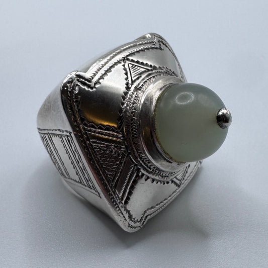 Énorme bague ancienne ethnique en argent massif et Jade