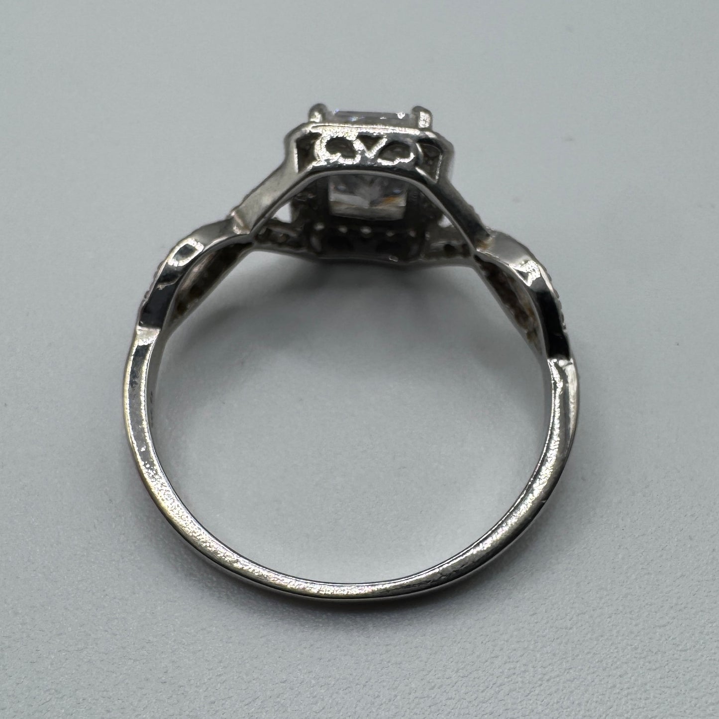 Jolie bague en argent et brillants