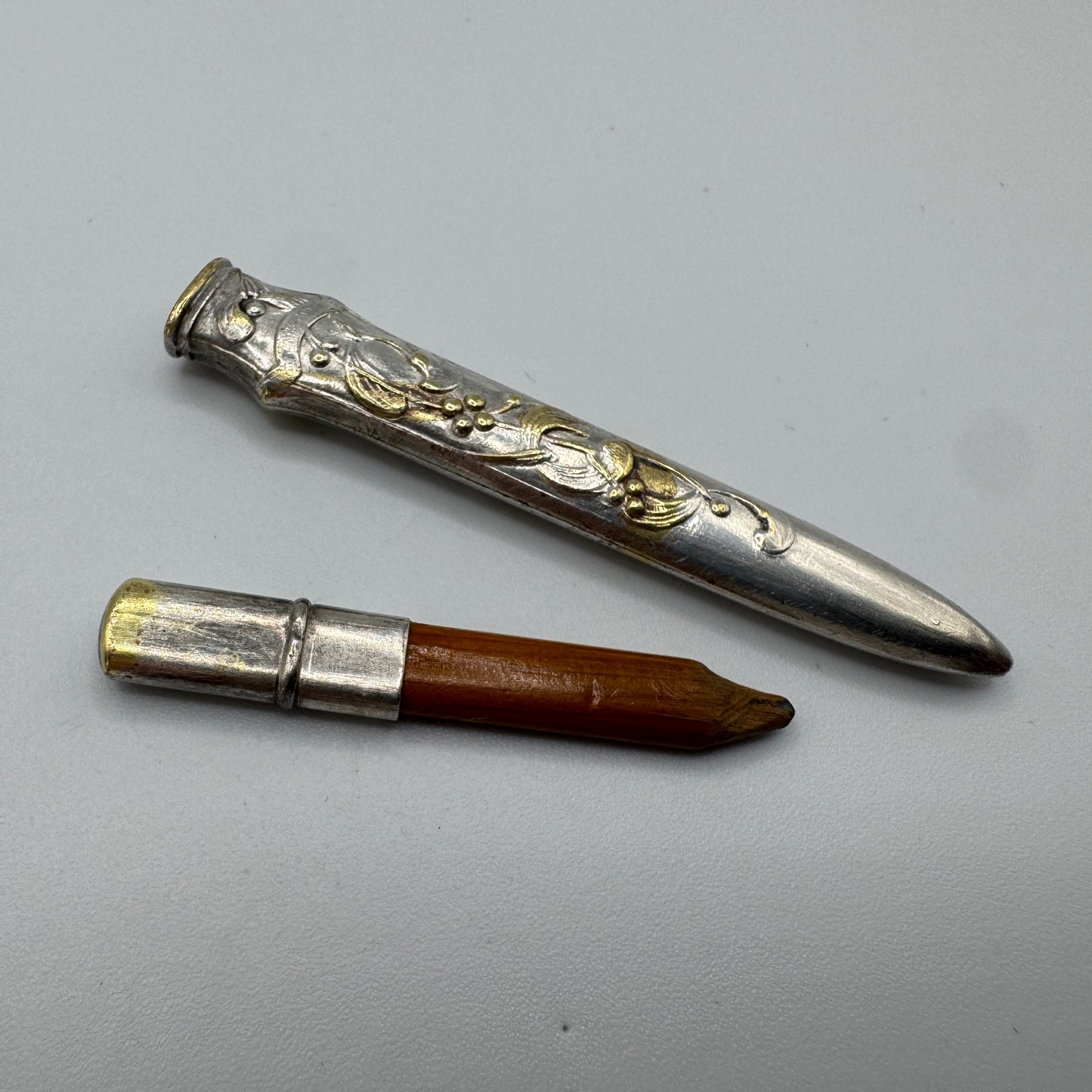 Porte crayon ancien Art Nouveau - décor au gui