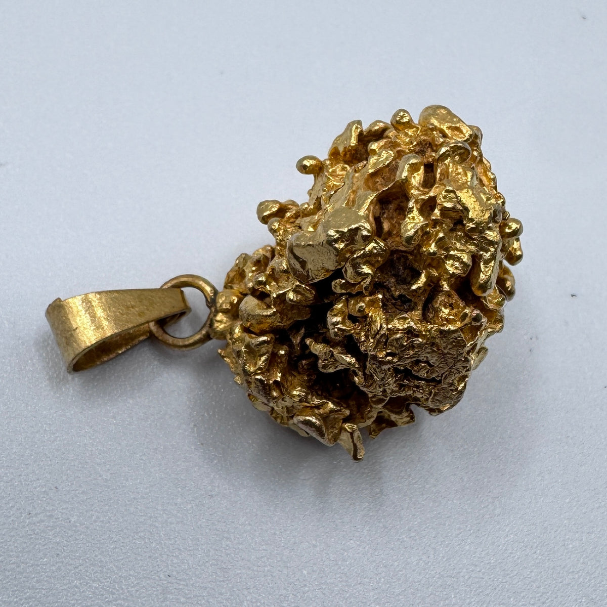 Joli Pendentif ancien porte bonheur « pépite » - plaque or