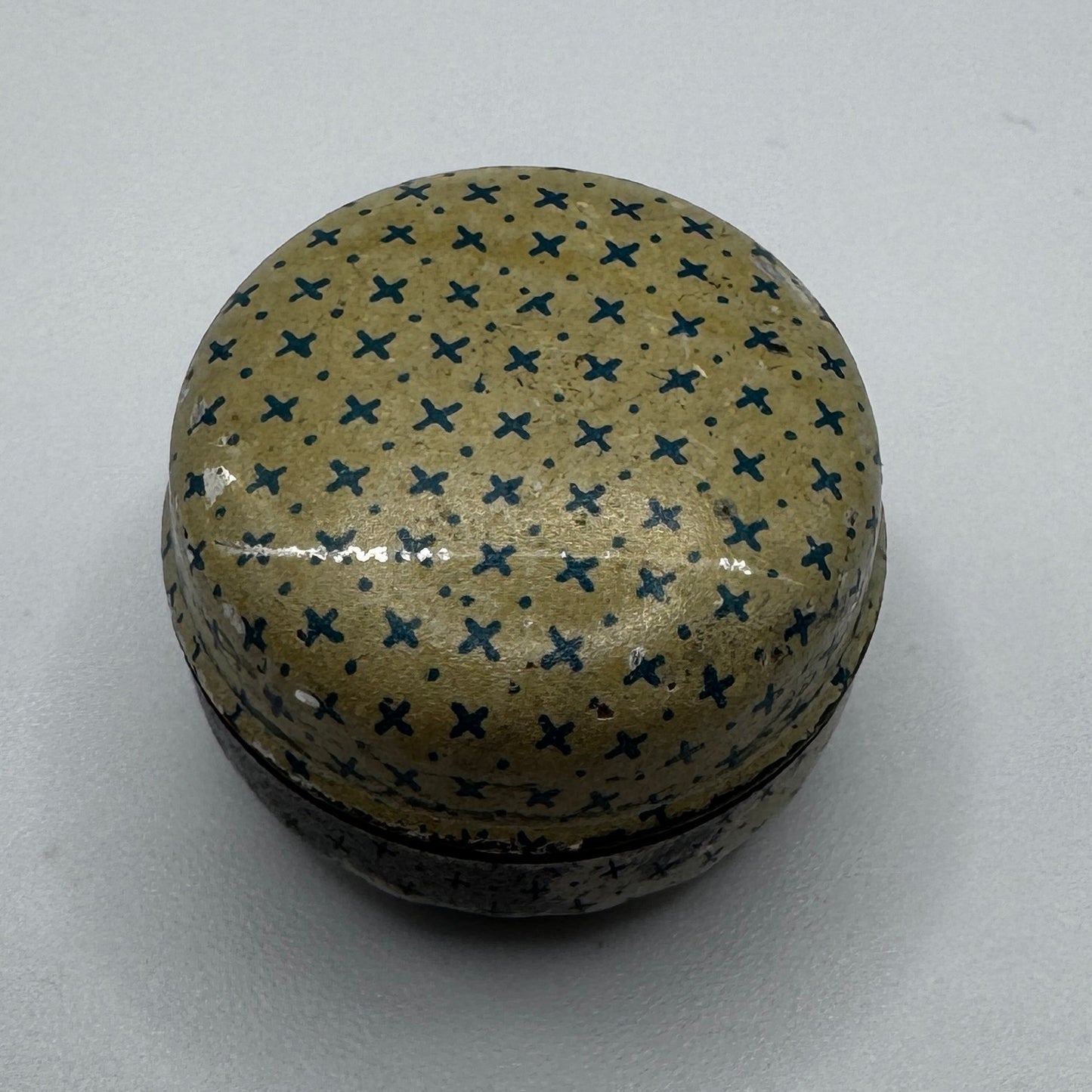 Petite boîte ancienne publicitaire en tôle lithographiée - « punaises de sûreté »