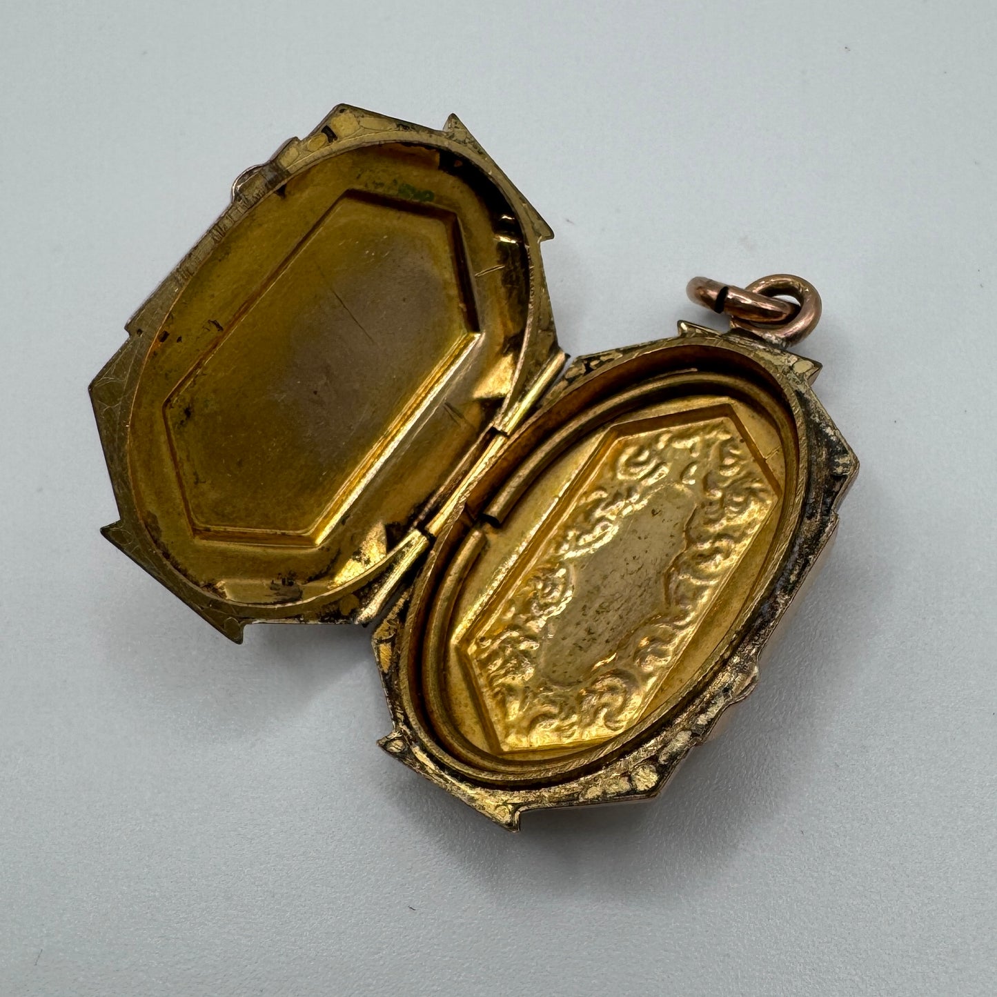 Pendentif ancien porte photo ou relique - plaqué or