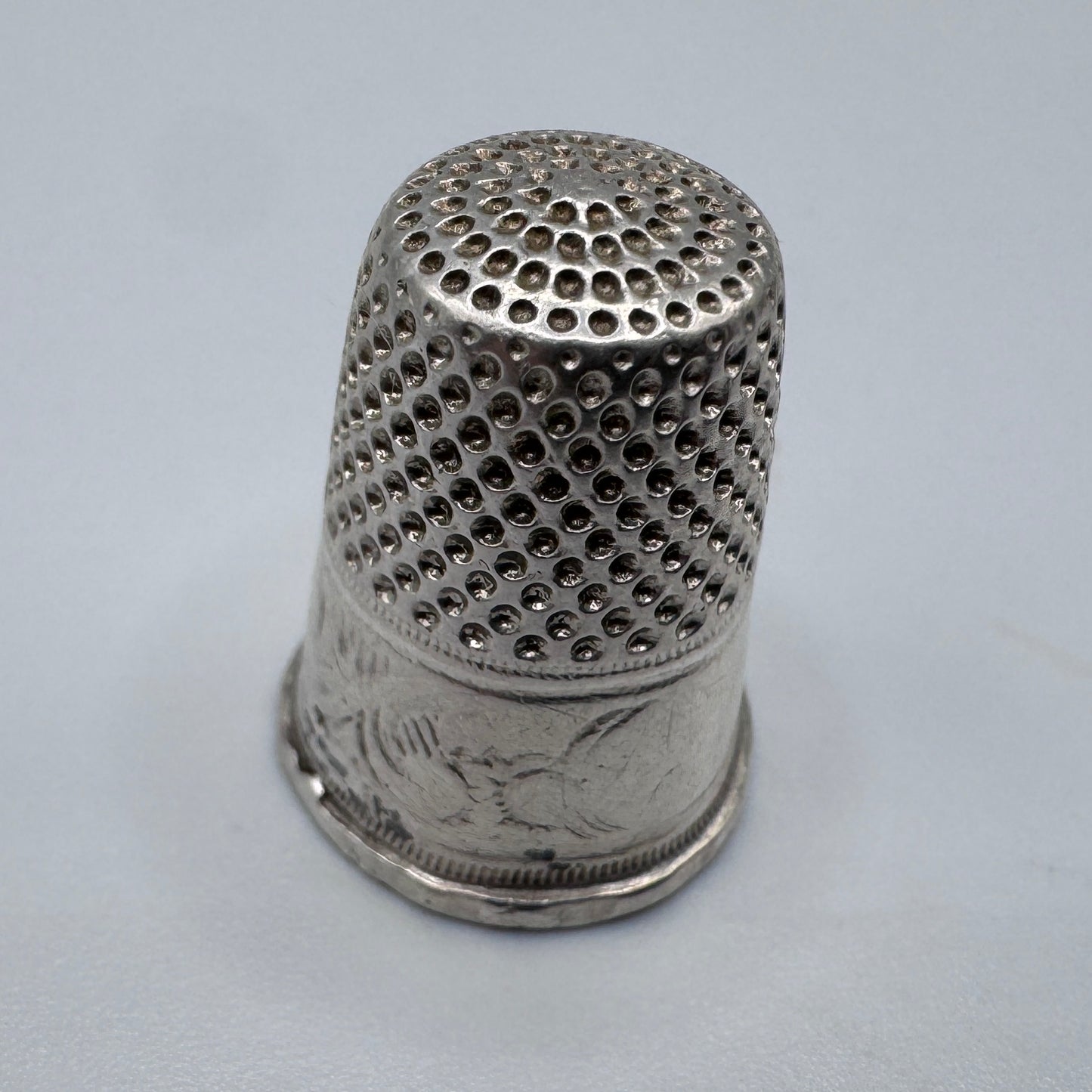 Dé à coudre ancien en argent avec boîte œuf