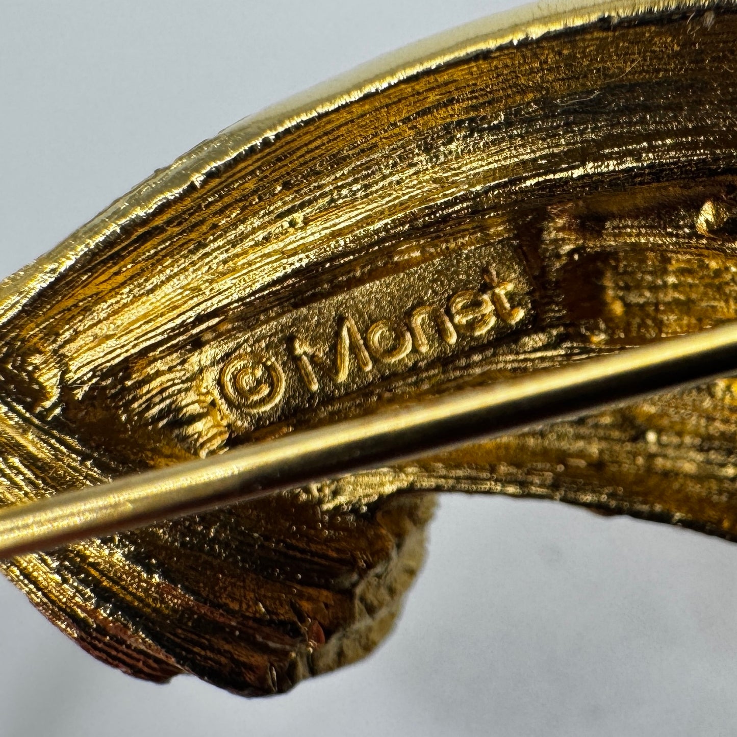 Broche créateur Vintage Monet - métal doré