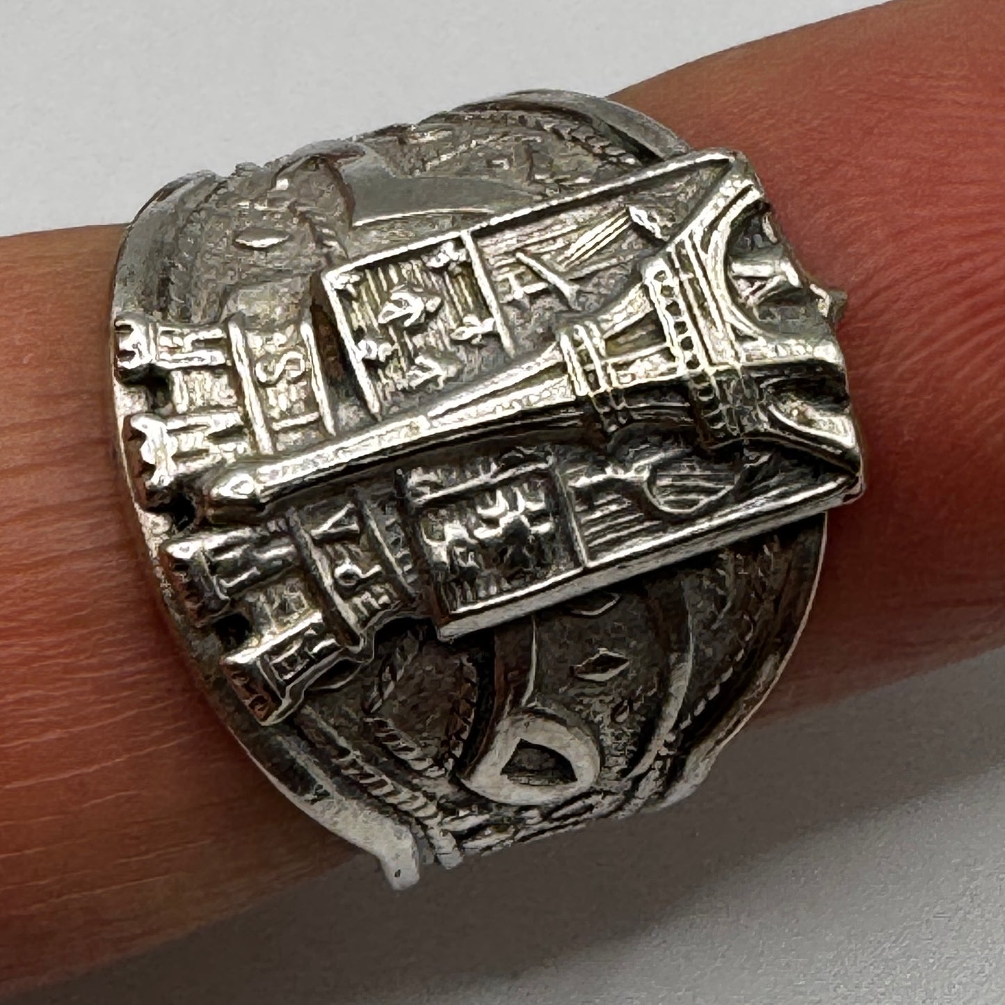 Bague ancienne « souvenir de la Tour Eiffel » - métal argenté