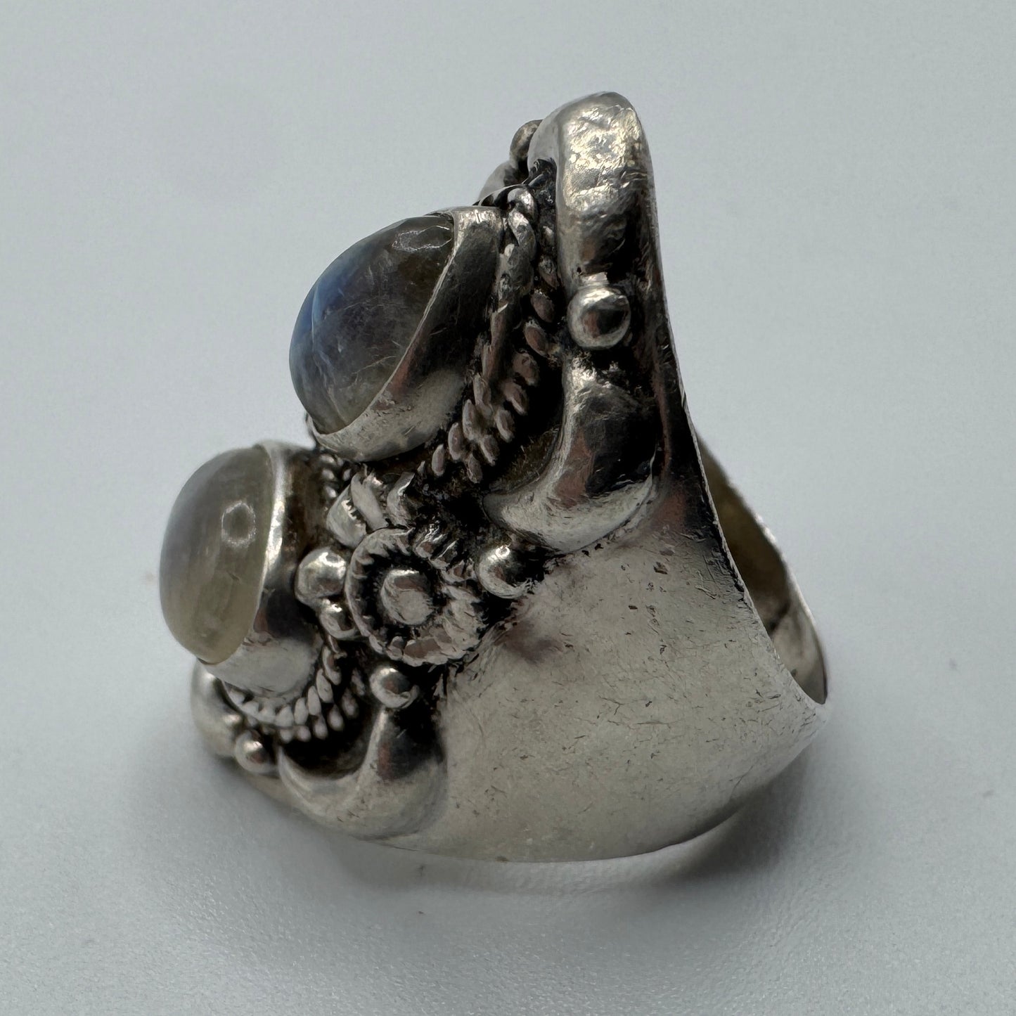 Grosse Bague en argent et pierres de Lune