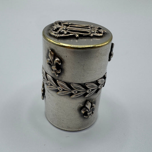 Petite boîte ancienne « fleurs de Lys » - Notre Dame de Lourdes