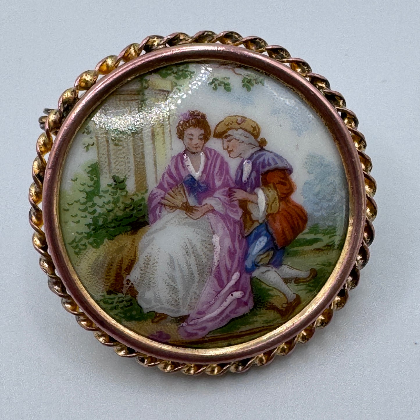 Broche ancienne porcelaine de Limoges « décor romantique »