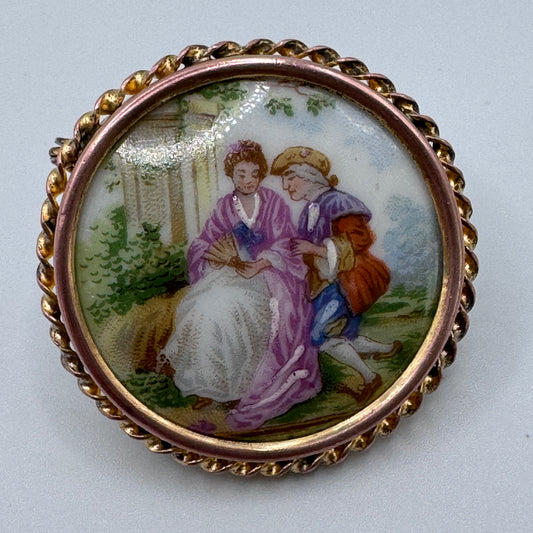 Broche ancienne porcelaine de Limoges « décor romantique »