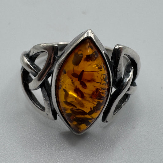 Bague motif celte en argent et ambre