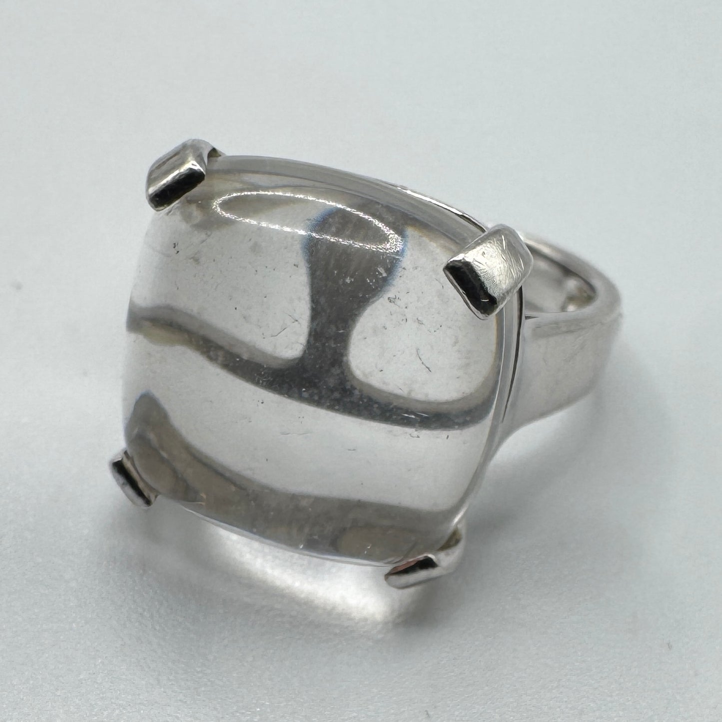 bague en argent et verroterie