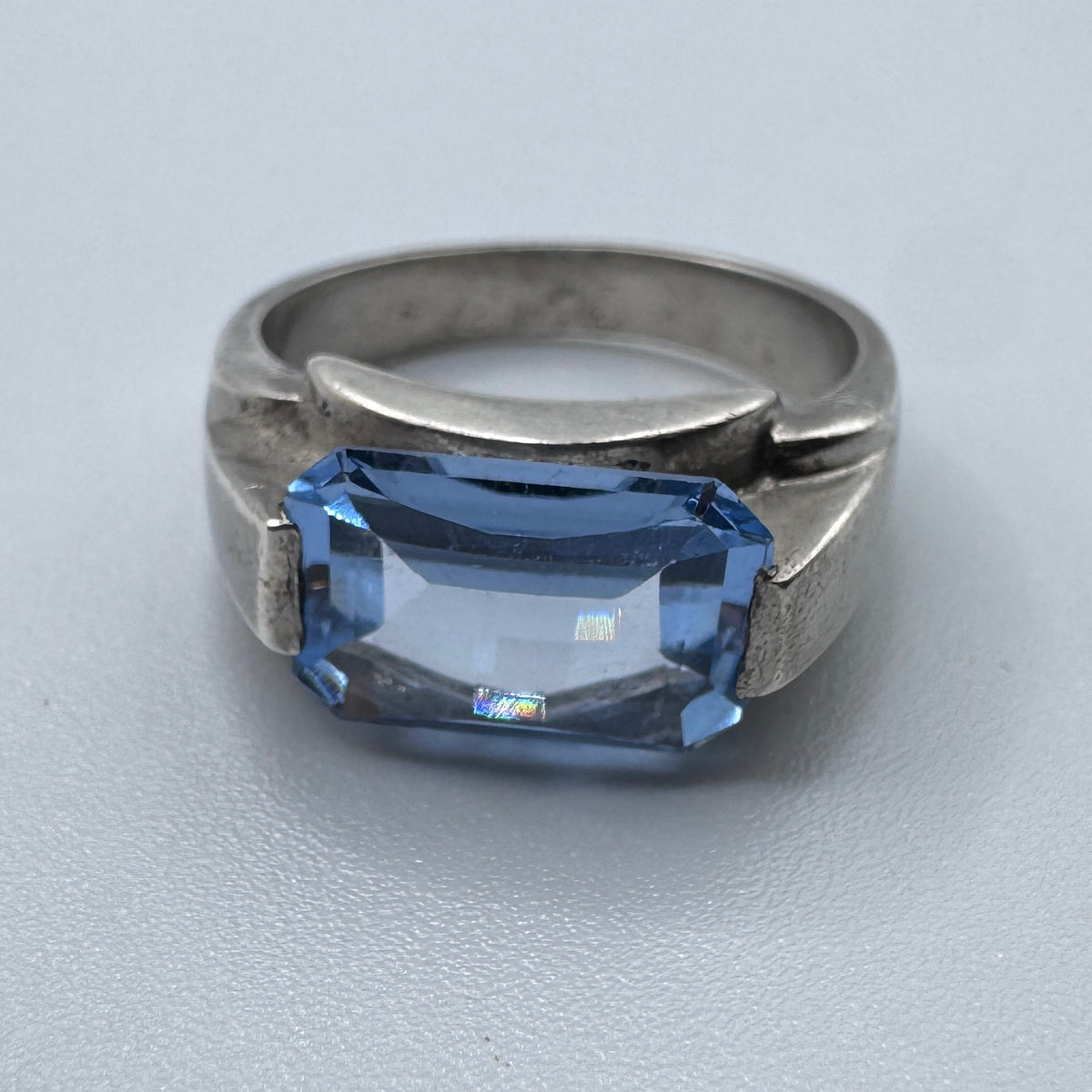 Bague Art Deco en argent et verroterie