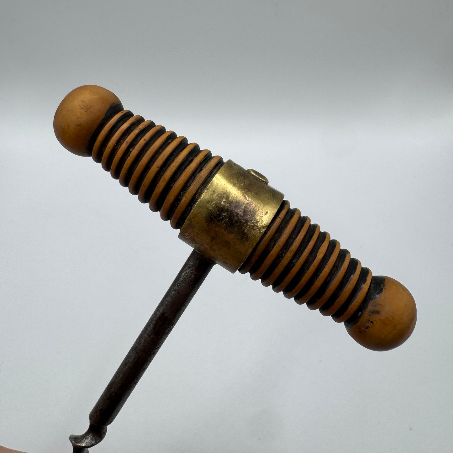Tire bouchon ancien bronze acier et bois