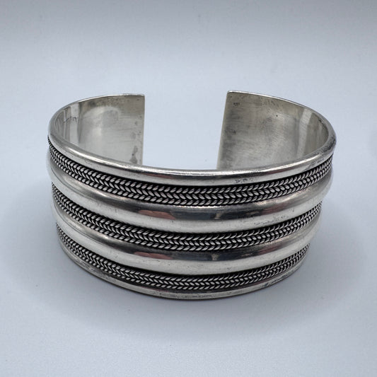 Joli Bracelet manchette ancien en argent Minerve