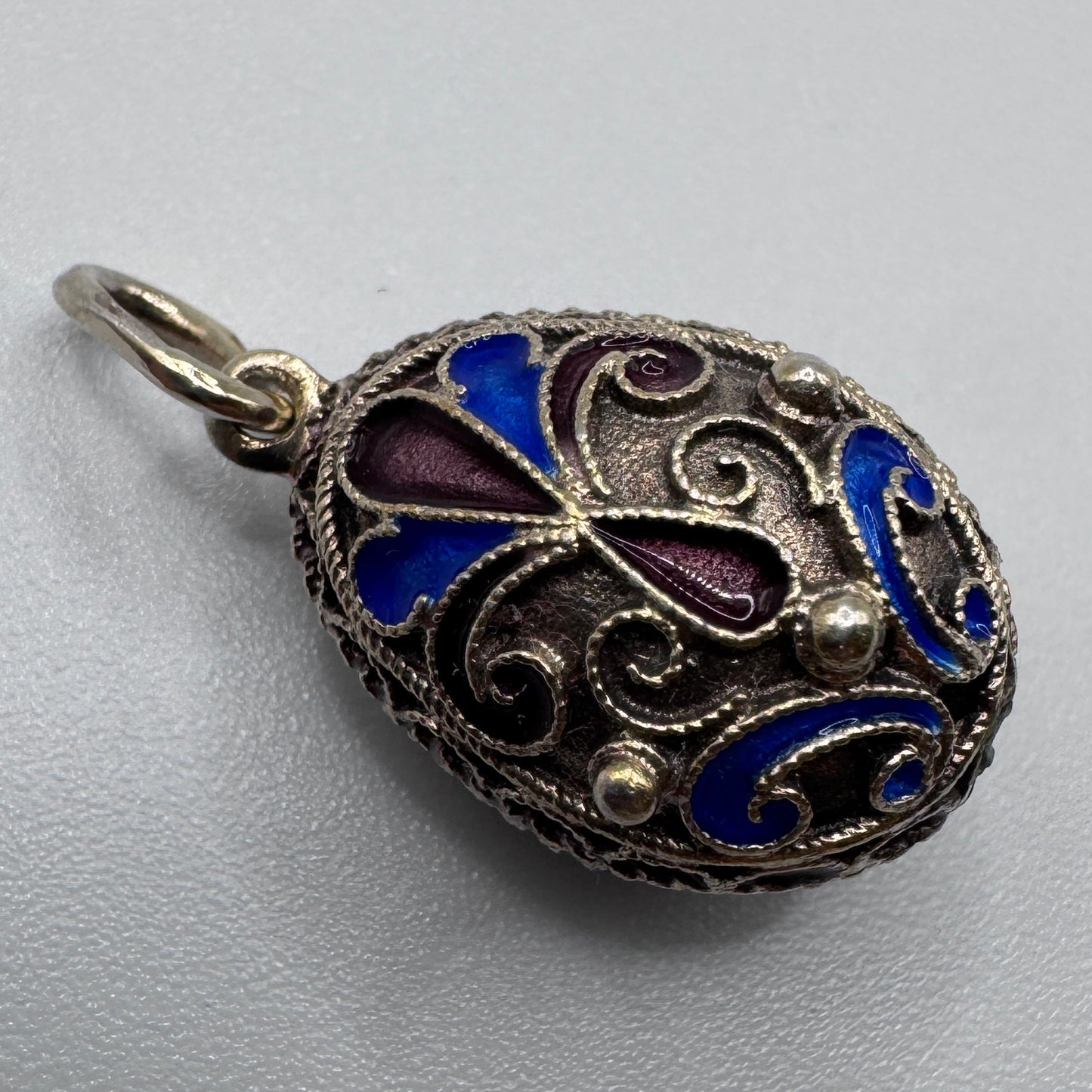 Rare Pendentif ancien Russe dans le goût de Fabergé « œuf » - argent massif émaillé