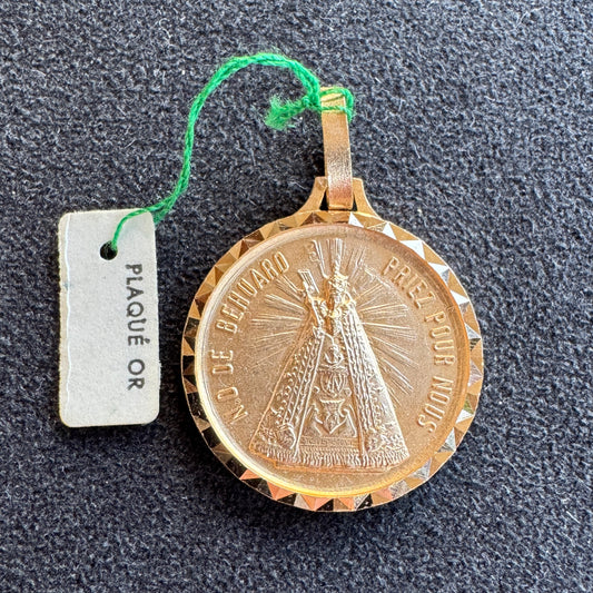 Médaille religieuse ancienne plaqué or « Notre dame de Behuard »