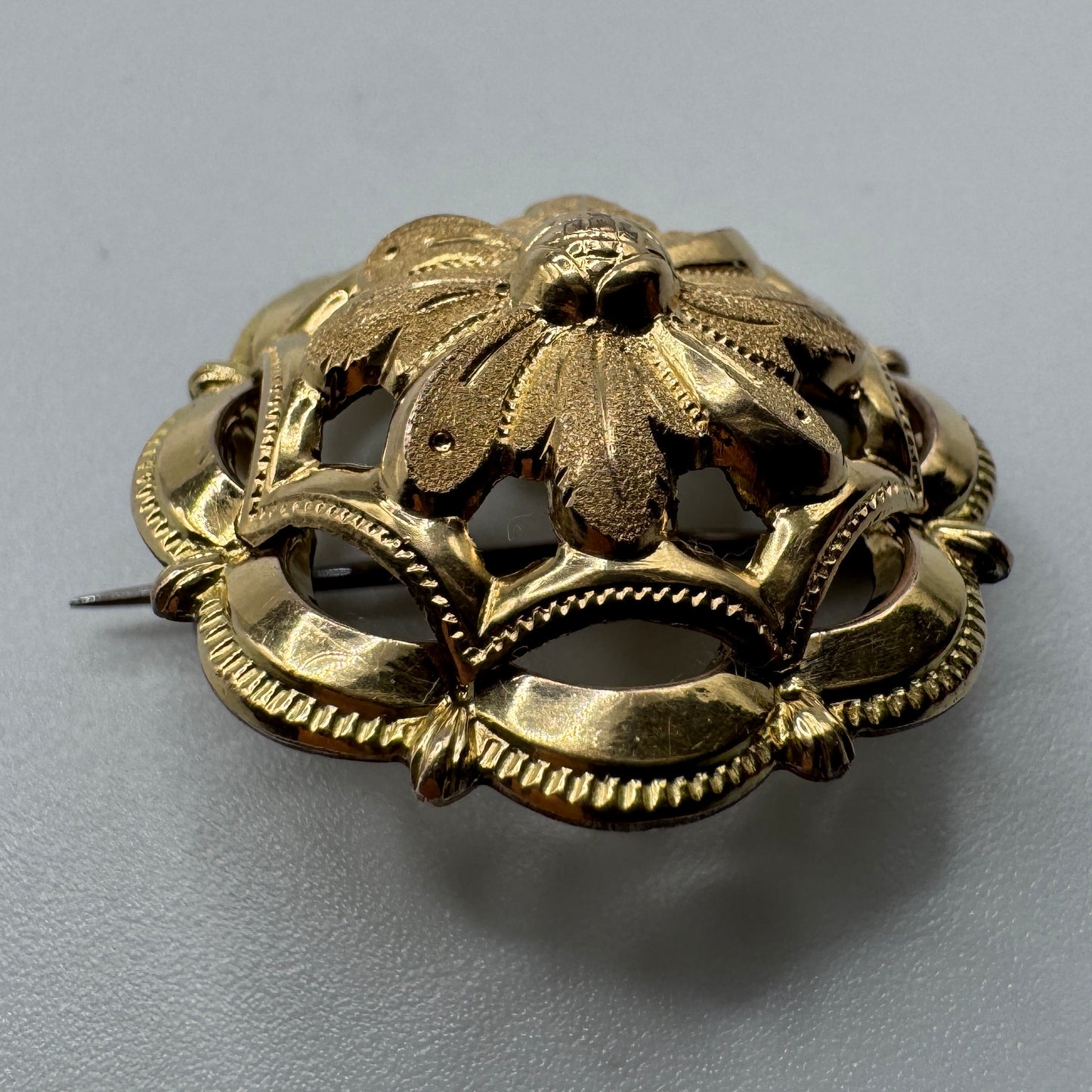 Broche ancienne en plaqué or - vers 1900