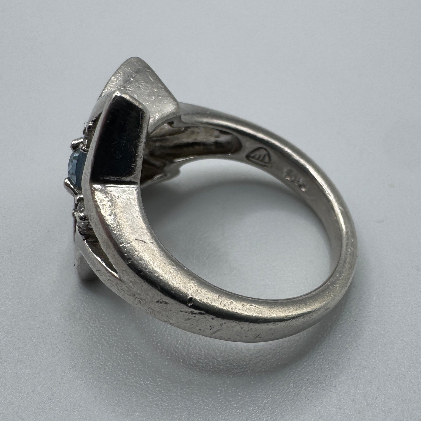 Grosse bague en argent et aigue marine