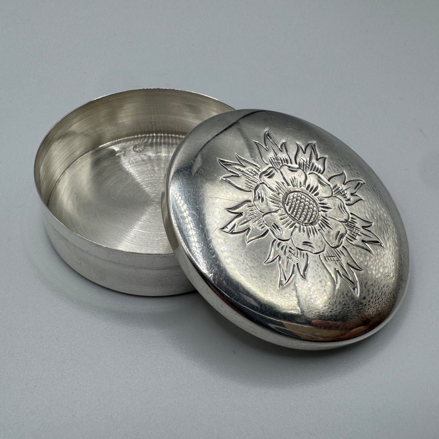 boîte pilulier en argent