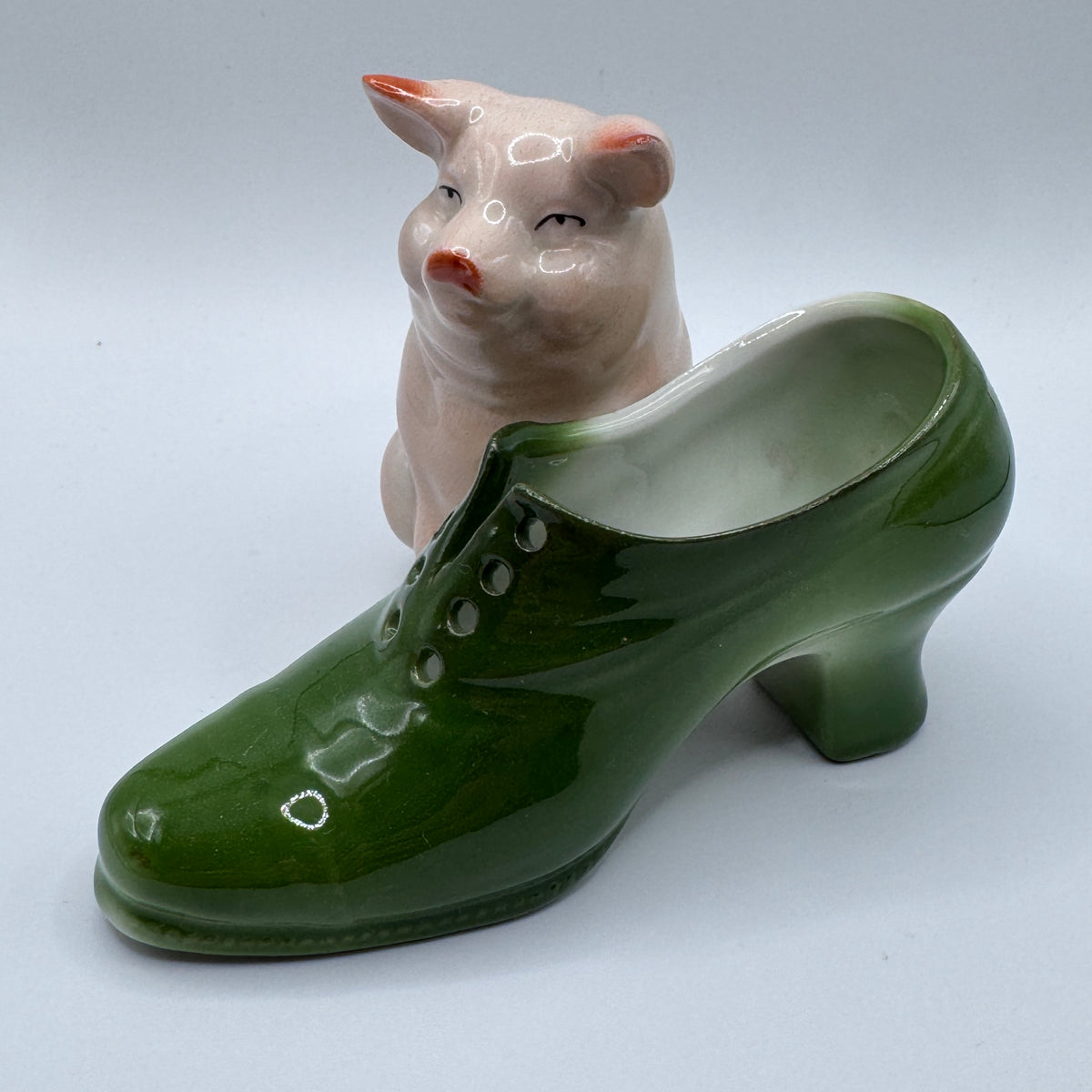 Superbe vide poche XIXe « cochon au soulier » en Porcelaine polychrome