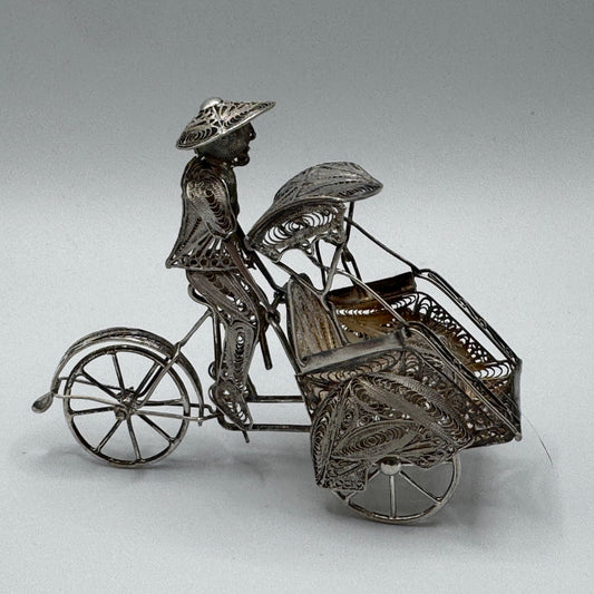 Sculpture en argent filigrané souvenir d’Indochine « pousse-pousse »
