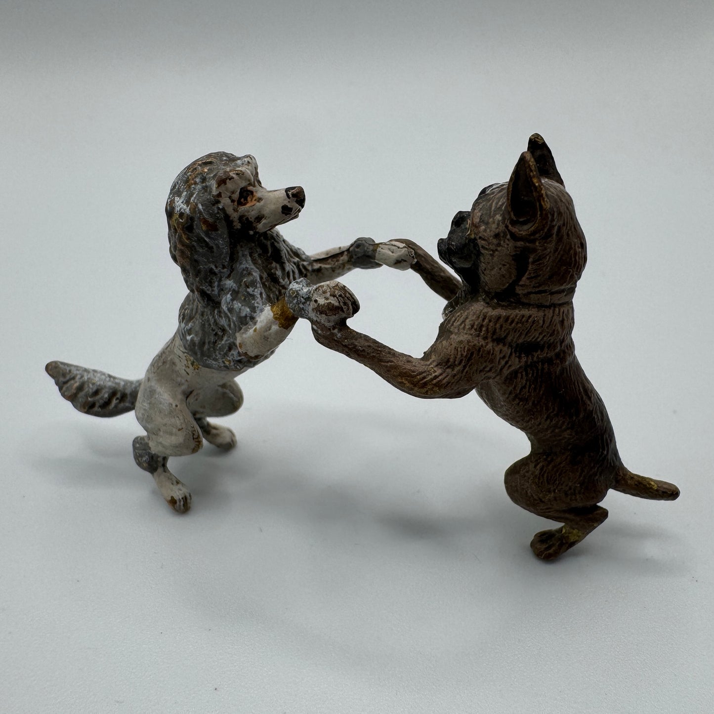 Superbe Bronze de Vienne polychrome ancien - « danse de chien »
