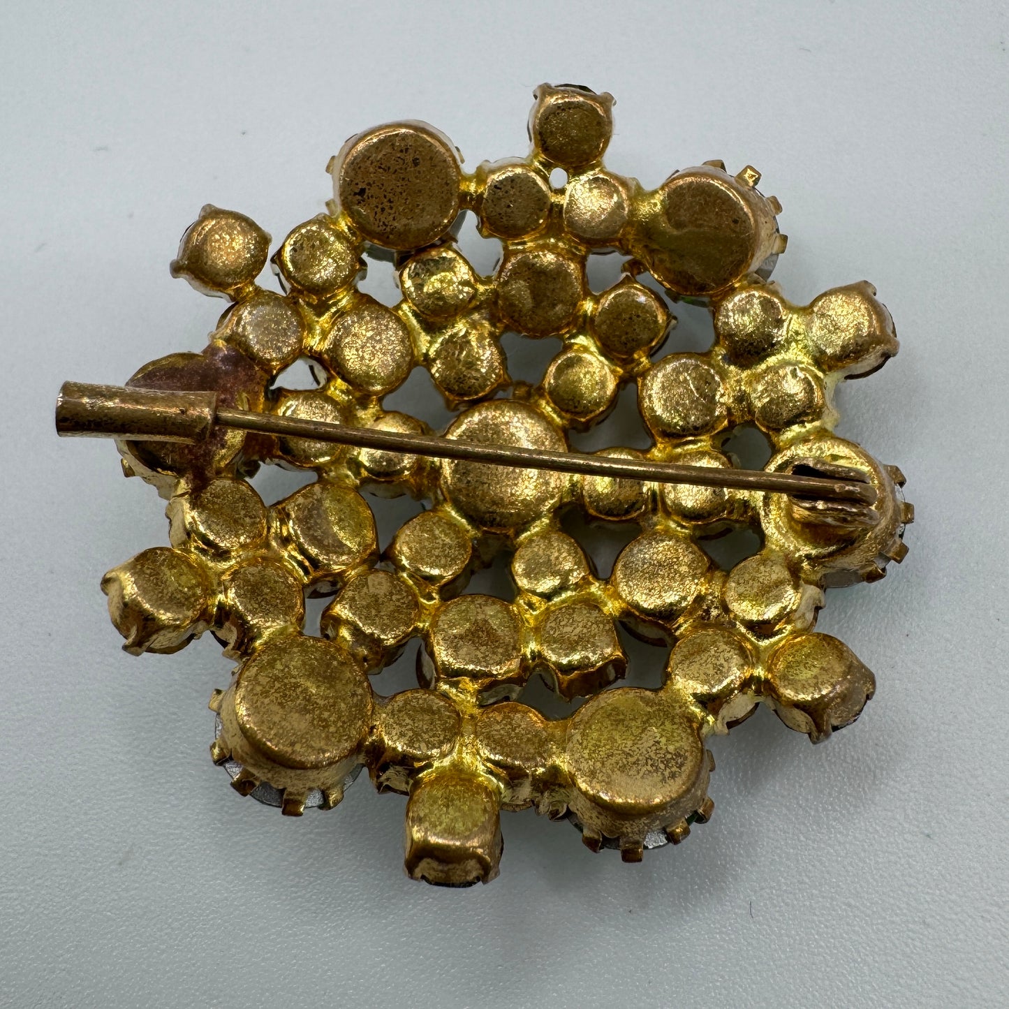 Broche ancienne Vintage - métal doré et verroterie