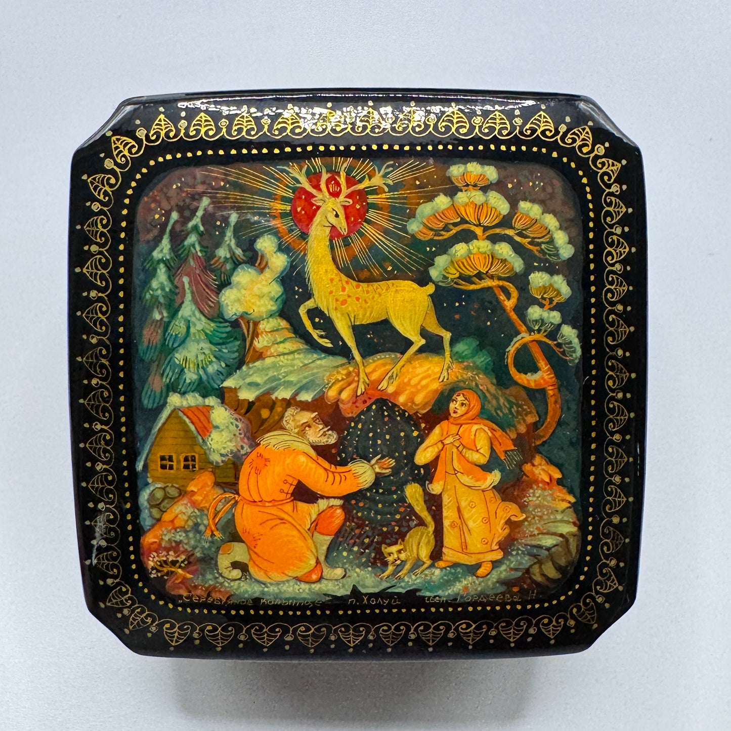 Superbe Boîte Russe Vintage en carton bouilli laqué - peinte à la main et signée