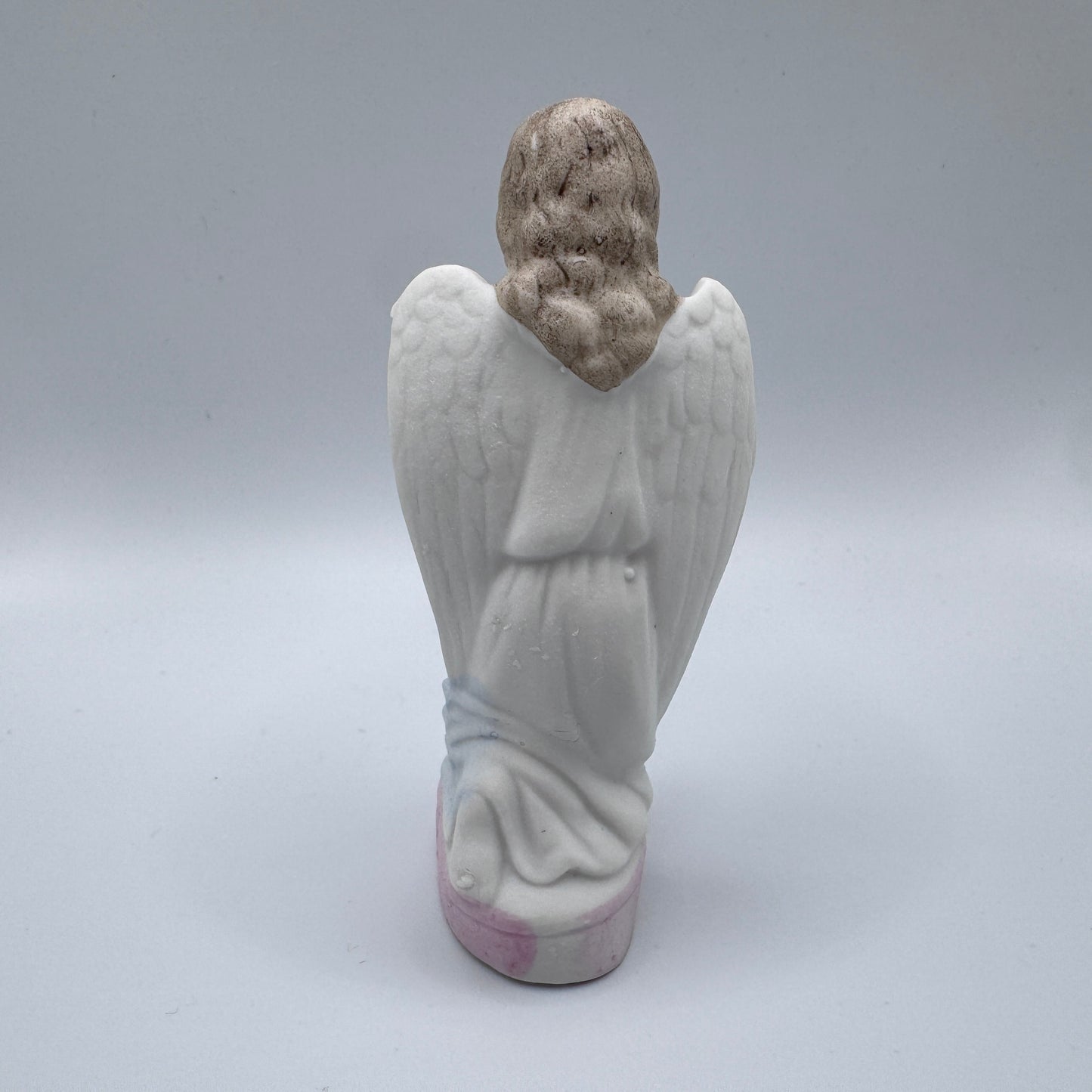 Petite sculpture religieuse ancienne en biscuit polychrome - ange gardien
