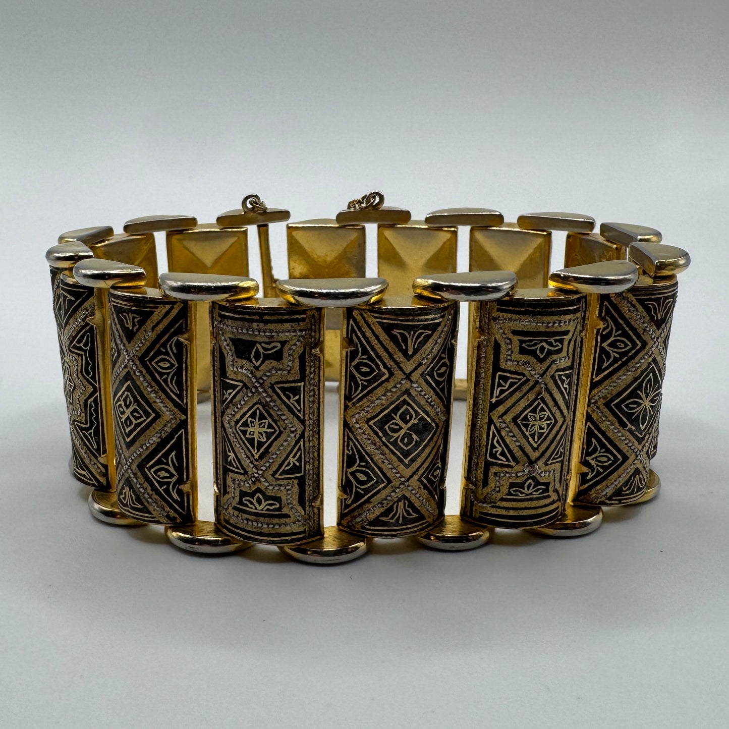 Bracelet vintage Tolède métal doré- Large manchette damasquinée